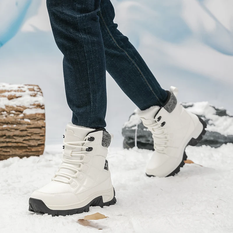 Coppia di scarpe in peluche Stivali da neve antiscivolo e resistenti all'usura per esterni Calzature calde di grandi dimensioni alla moda da uomo e da donna