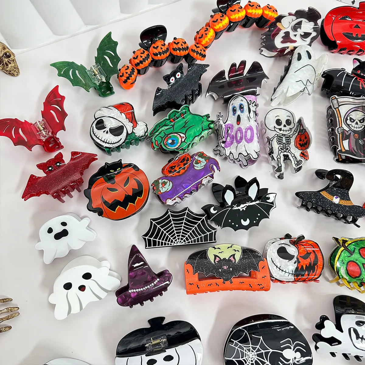 

1 шт. Заколка-краб для волос в стиле Хэллоуин: акриловая, с дизайном акулы, летучей мыши, призрака, черепа, для женщин и девочек, для костюмированных вечеринок, оптом