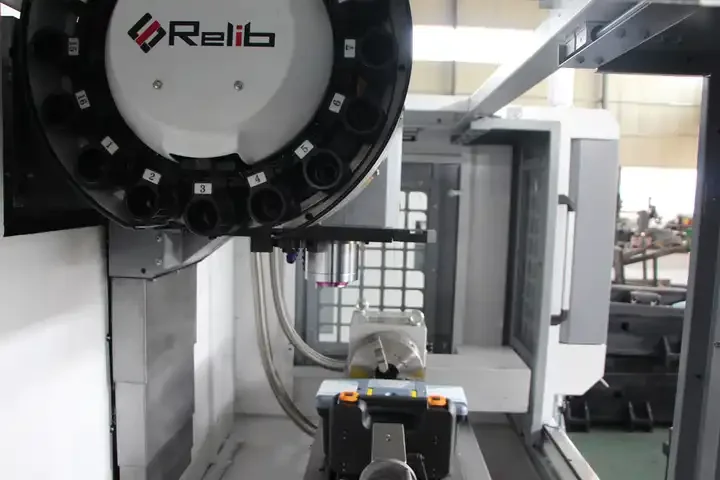 Dongs Hoge Precisie Kleine 3-assige Cnc Draaibank Mini Verticale Cnc Freesboring Hine Center Vmc640