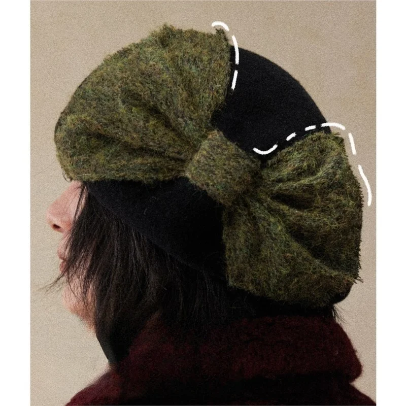 The new exaggerated Beret hat for women exudes a fashionable vibe