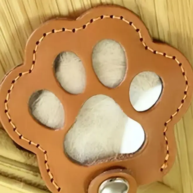 

Multifunctional Pet Memorial Keychain | Paw Shape PU Leather Hair Storage, DIY Decoration Gift