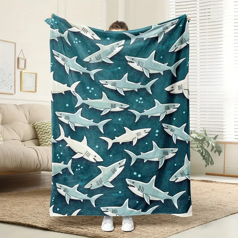 بطانية من الفلانيل بنمط القرش باللون الأزرق الداكن - مناسبة لجميع المواسم، مثالية للتخييم والسفر والسرير وعيد الميلاد #1