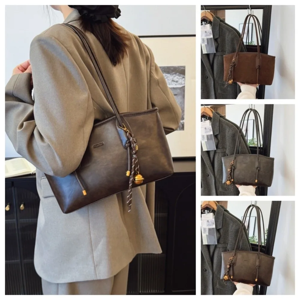 

with Pendants PU Leather Shoulder Bag Large Capacity Handbag Retro PU Underarm Bag Hobo Bag Leisure Fashion Tote Bag Travel