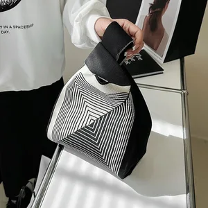 Grafikte renk bloğu çizgileri, tığ işi çanta kadın, çanta, moda Tote, örgü çanta, bileğiniz Cebinizi tığlamak için en iyi 10 satış-no. 7
