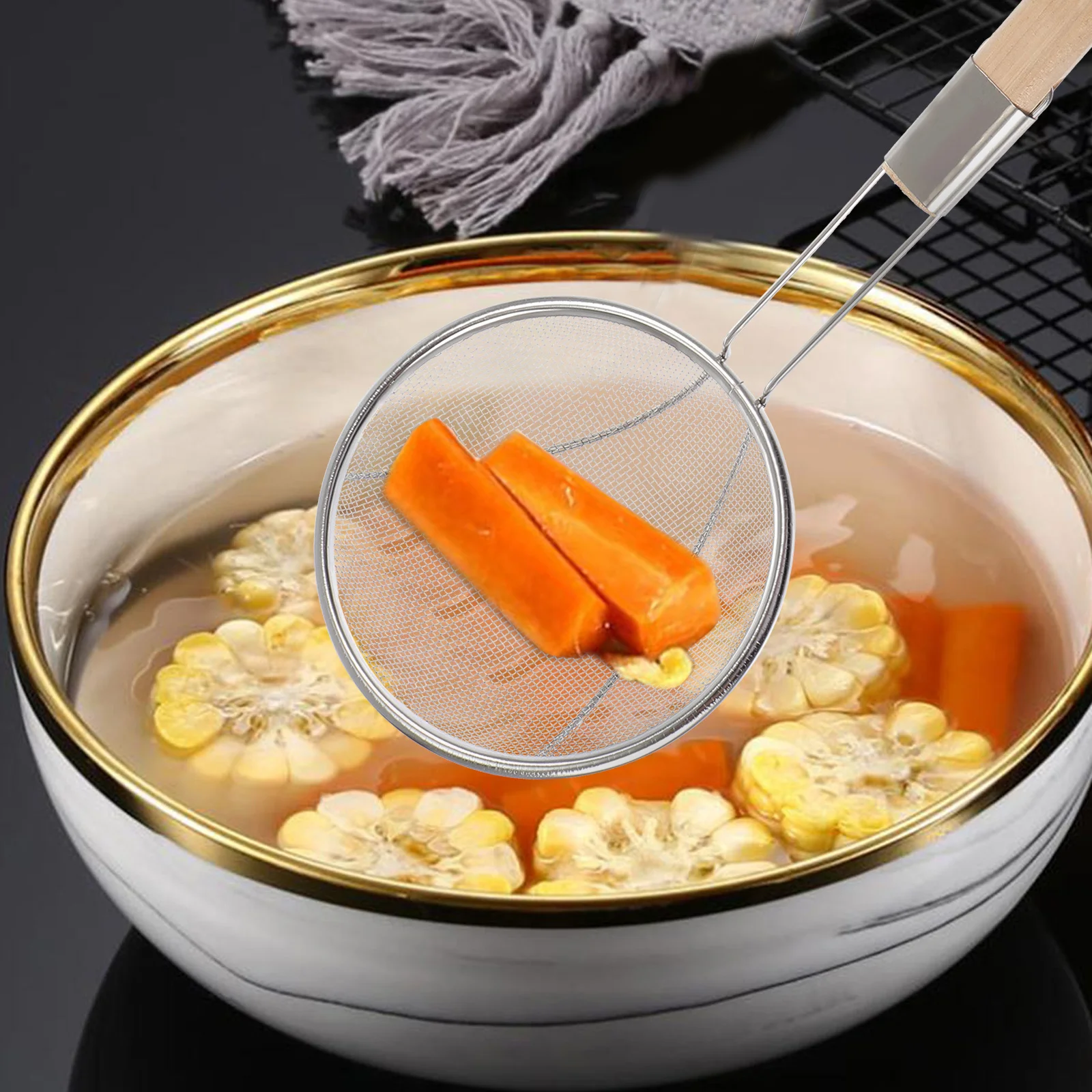 Colador de red de acero inoxidable con mango ergonómico, colador de cocina, cuchara para fideos, Wontons, patatas fritas, cocinar y servir, 1 Uds.