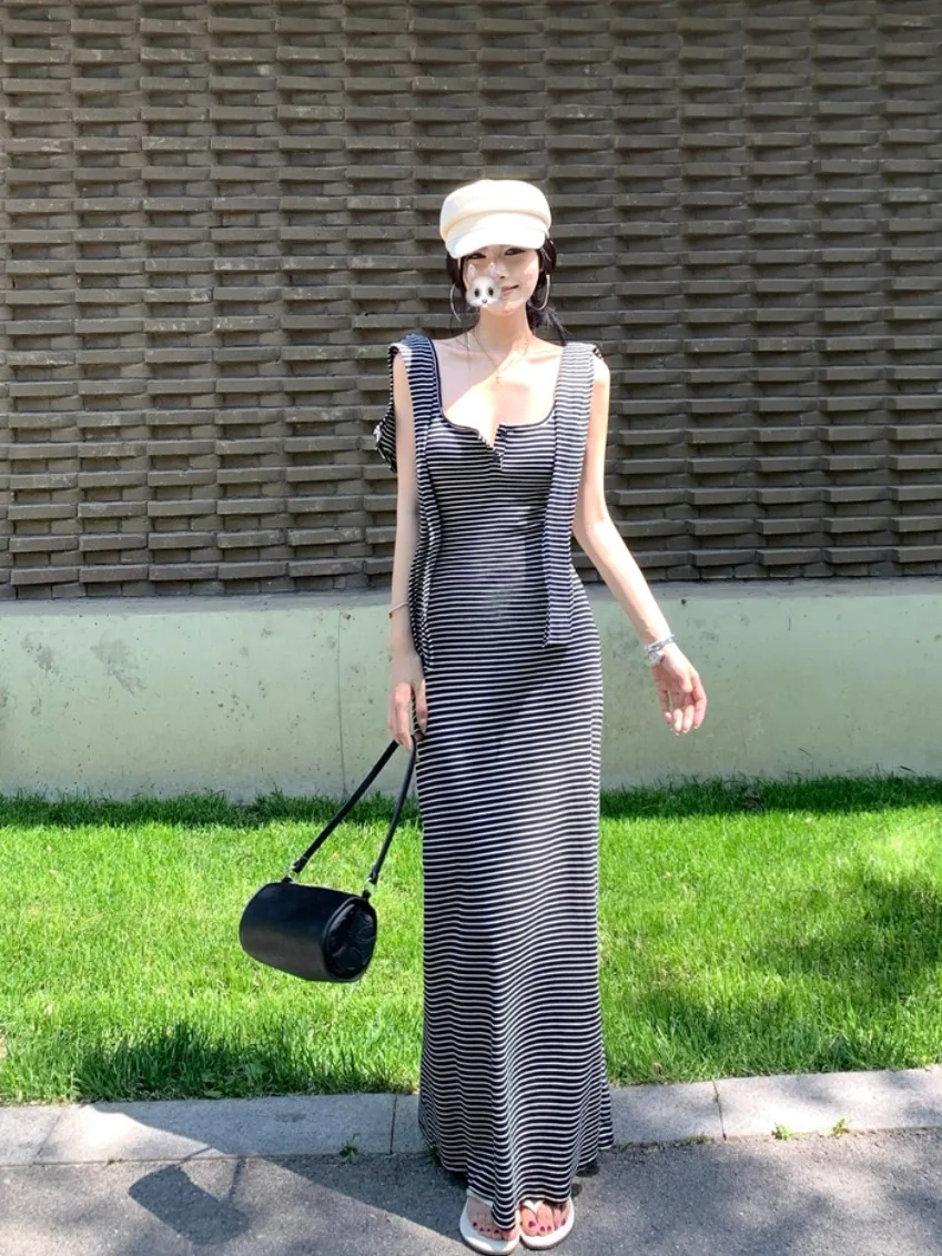 Dopasowana dzianinowa kamizelka damska na lato 2025, seksowna, długa, z wkładkami w biuście, do noszenia na dwa sposoby: jako kamizelka lub jako narzutka na ramię.