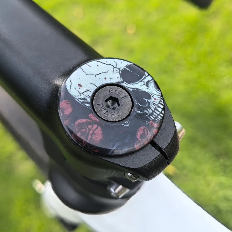 ركوب أو يموت دراجة سماعة الغطاء العلوي ث/M6 * 35 مللي متر ينطبق على 28.6 مللي متر الجبهة شوكة سبائك الألومنيوم الجذعية الغطاء العلوي نمط الجمجمة