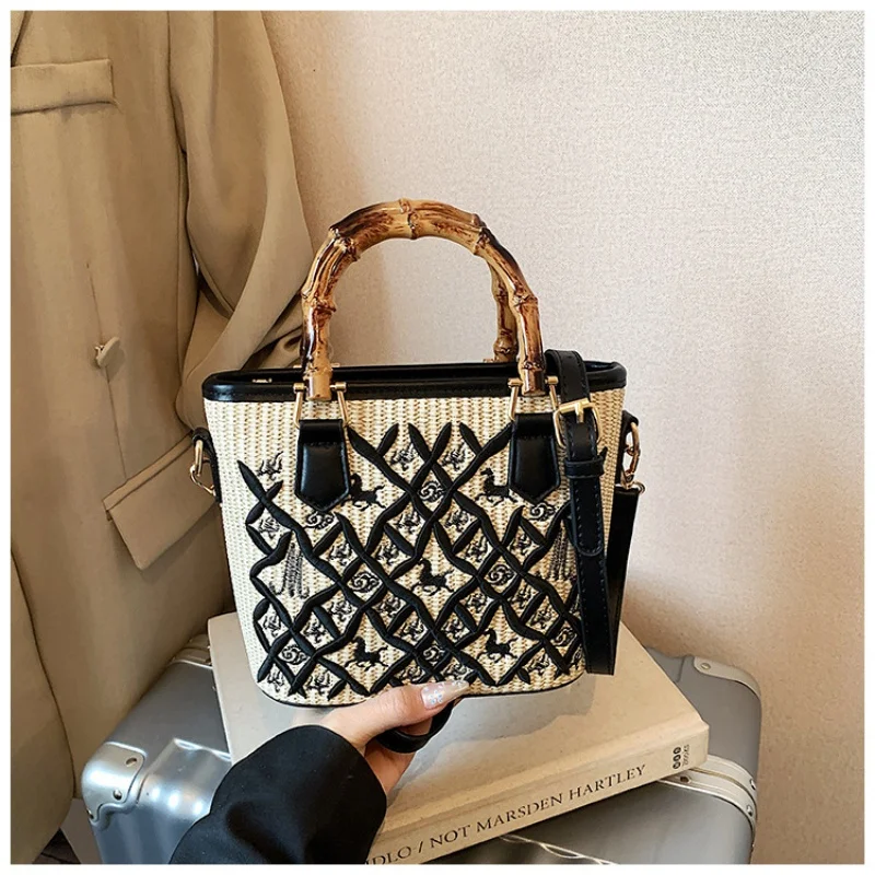 

Винтажная плетеная сумка-тоут с бамбуковой ручкой, новая элегантная женская сумка через плечо 2026 года для работы и шопинга