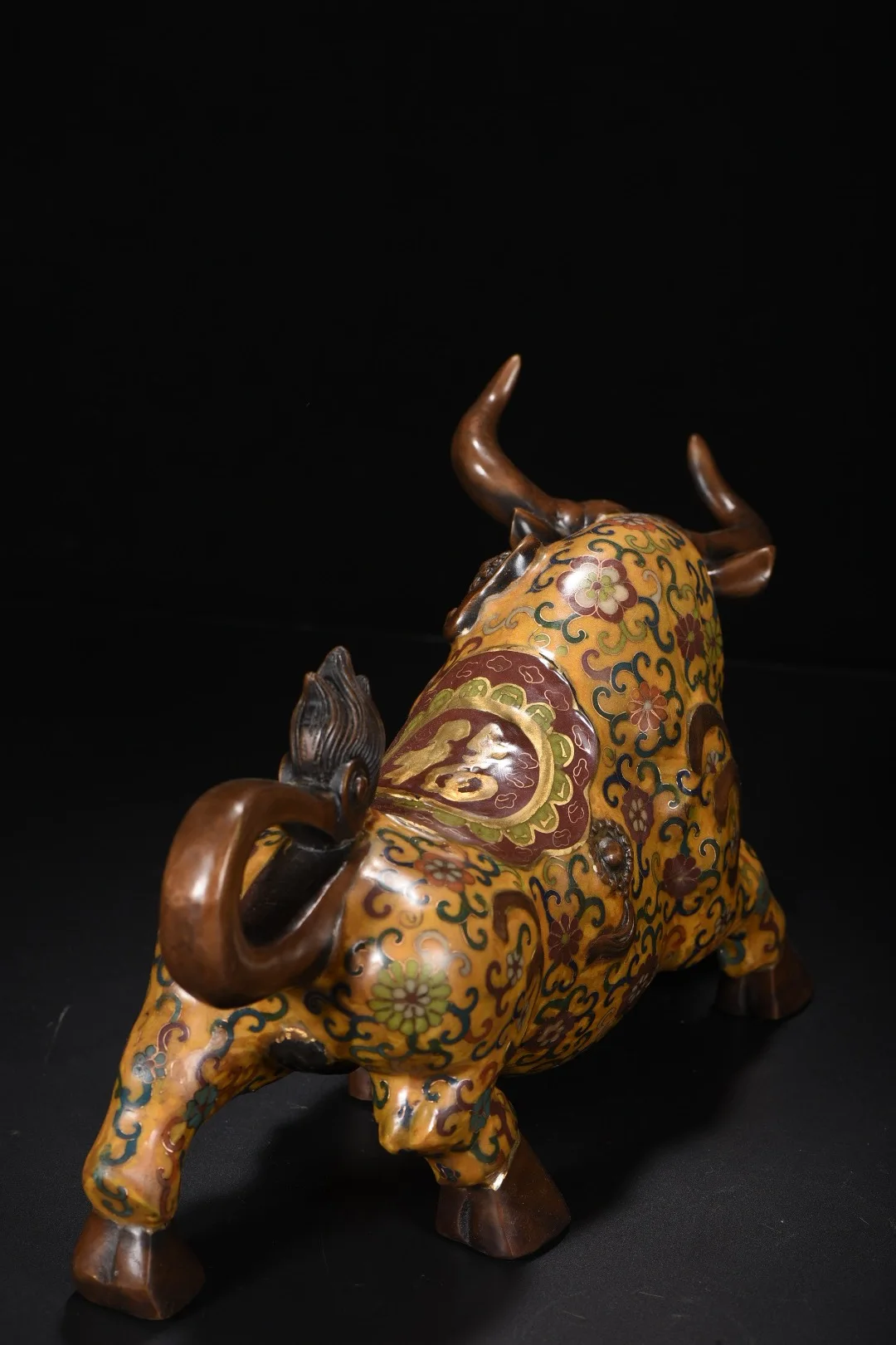 

16"Tibetan Temple Collection Old Bronze Cloisonn Lotus texture Niuyun Hengtong Bull statue bullish Wall Street Bull Statue