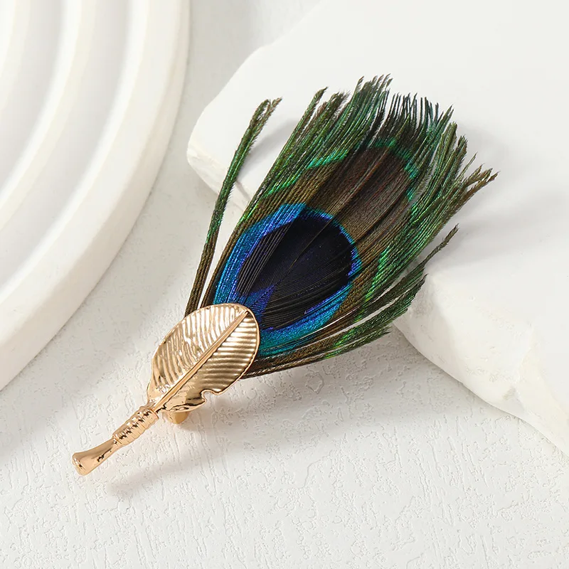 SKEDS Women Men Fashion Peacock Feathers Exquisite Design Badges Brooches Casual Unisex Classic Alloy Accessories Pins Buckle