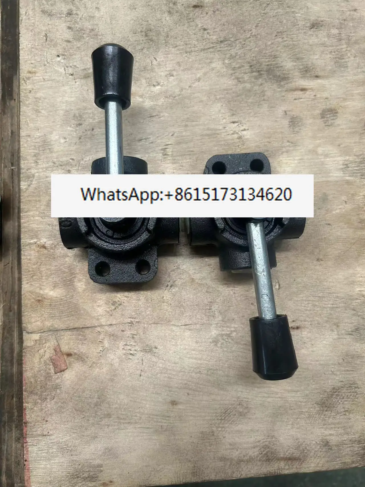

The manual rotary valve pump station for marine vehicles uses hydraulic system control valves
