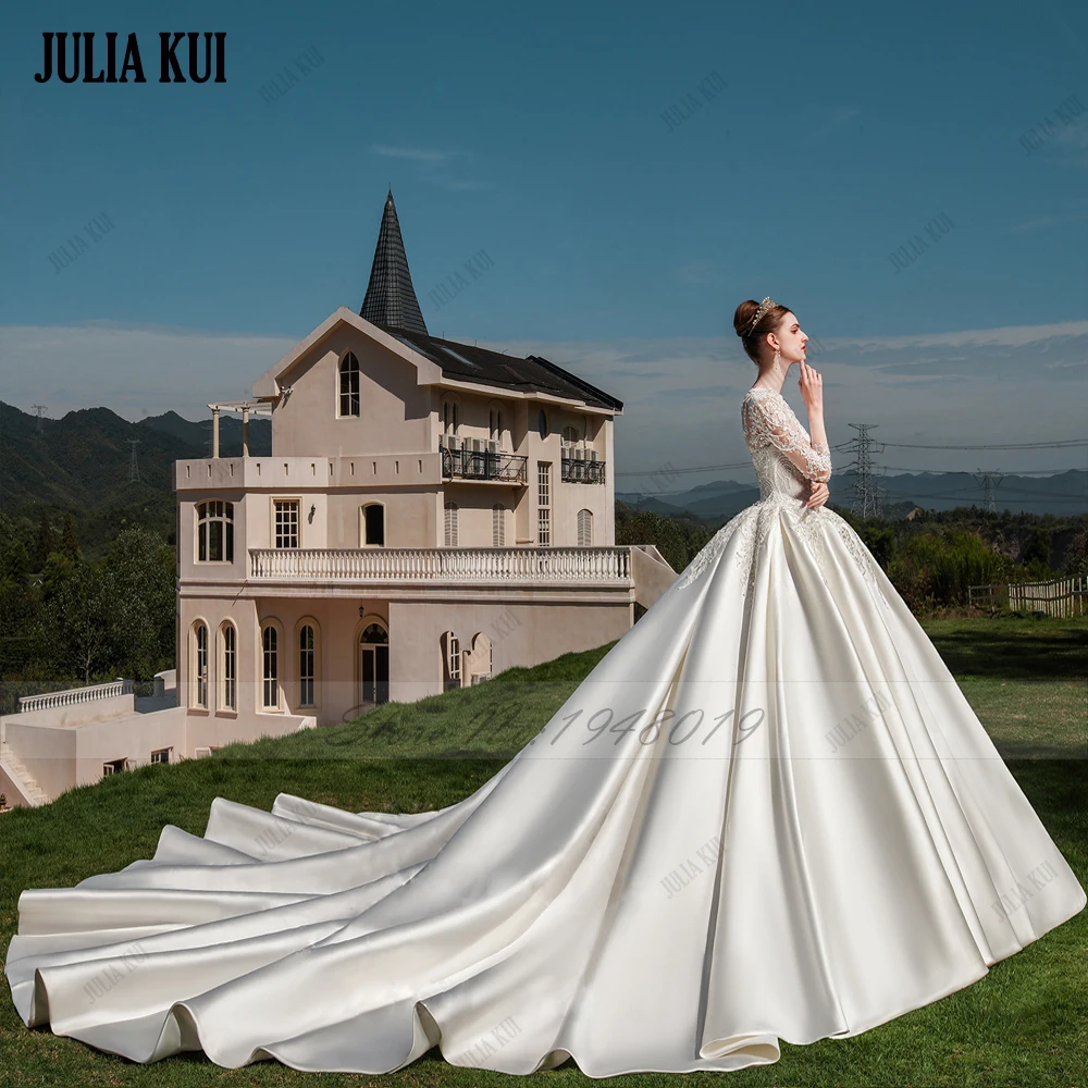 Julia Kui-vestido de novia de satén personalizado, vestido de novia con cuentas, bordado de perlas, encaje, mangas completas, cuello alto, falda nupcial de princesa