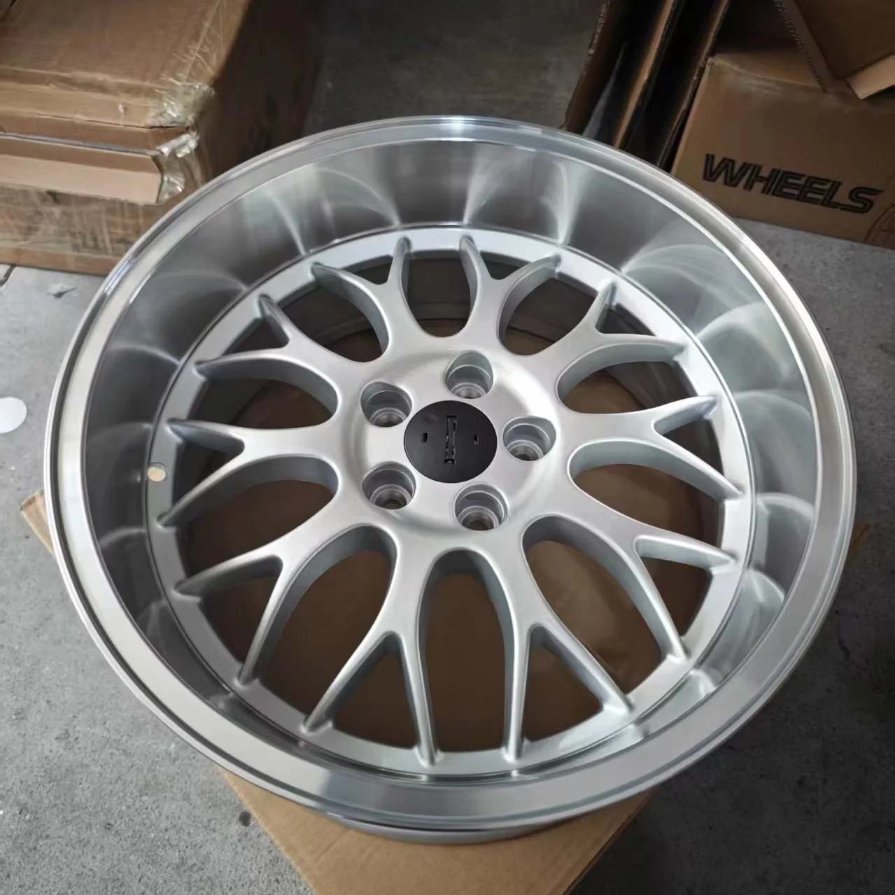 

Super Deep Lip Jentes Disc R18 ET 6 PCD 5X108 CB 65.1 Silver ML/Dark Antrachite ML Passenger Car Wheel for Volvo C8