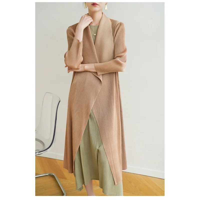 

Miyake Fall spring and winter pleated oversized trench coat [2279]