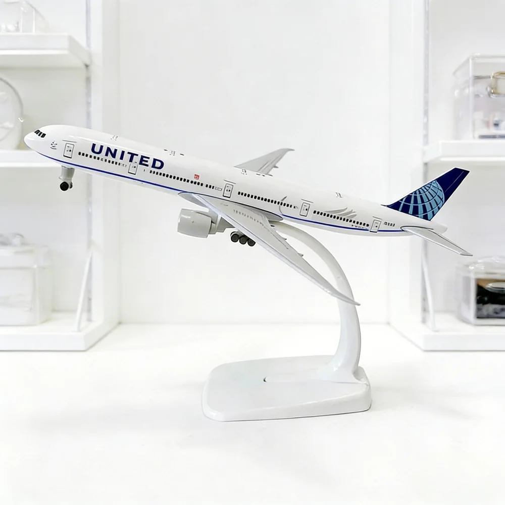 

1/300 B777 United Diecast Metal Airplane Model for Adult with Stand Aviation Enthusiasts Gifts, Desktop Display Decorations