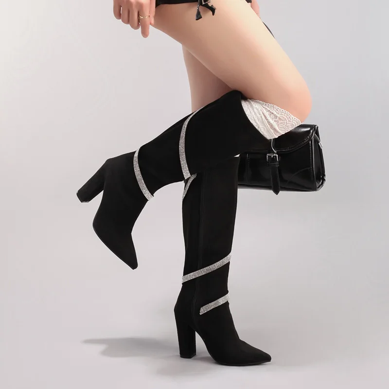 

Черные сапоги до середины икры на высоком каблуке со стразами и пайетками, женские осенне-зимние сапоги до середины икры с блестящими украшениями из флока с острым носком на толстом каблуке