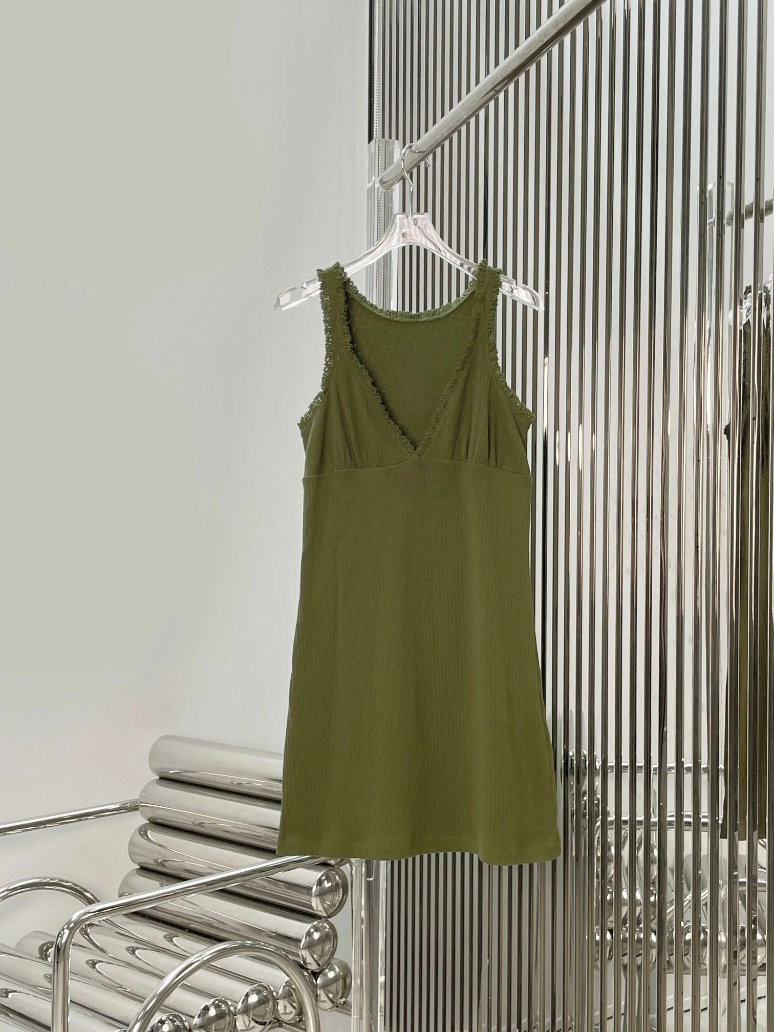 

Green V-neck Sleeveless Vest Dress Slimming Age-defying Versatile Embroidered Elegant Logo Casual High-waisted A-line Skirt