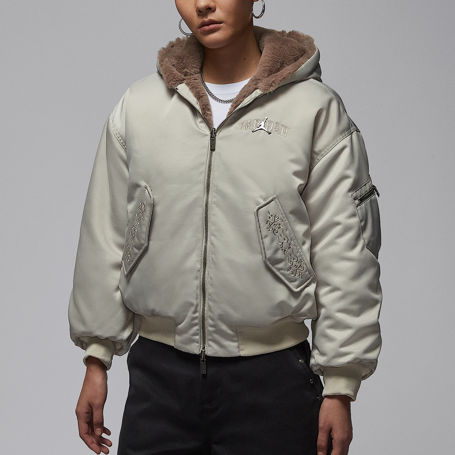 

Оригинальная женская теплая повседневная куртка с капюшоном и двусторонней подкладкой от Nike JORDAN IQ3961-236