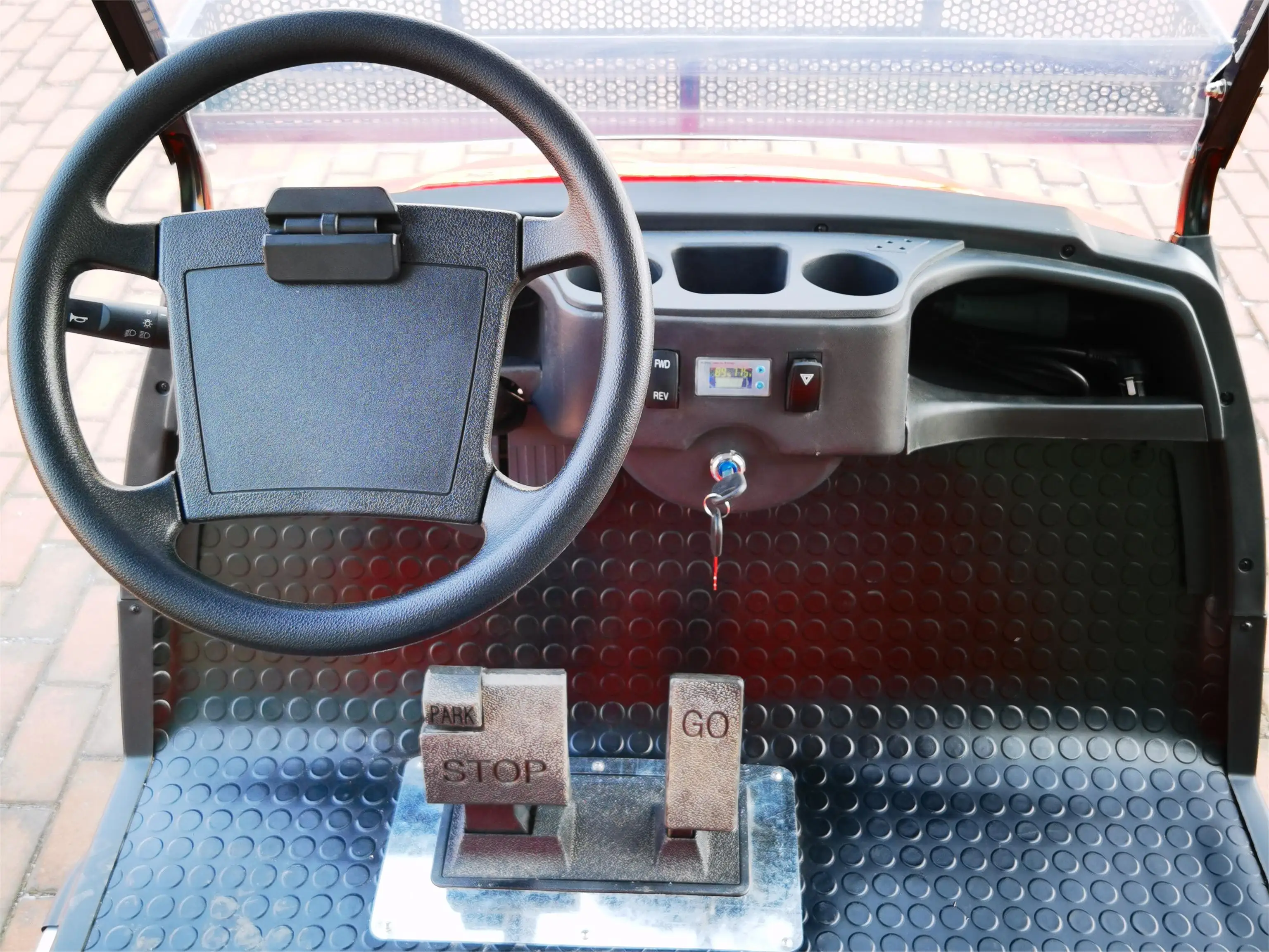 عربة جولف كهربائية ذات طراز حديث وعصري للبالغين عربة جولف كهربائية ذات 4 مقاعد عربة جولف كهربائية على الطرق الوعرة مع عداد احترافي