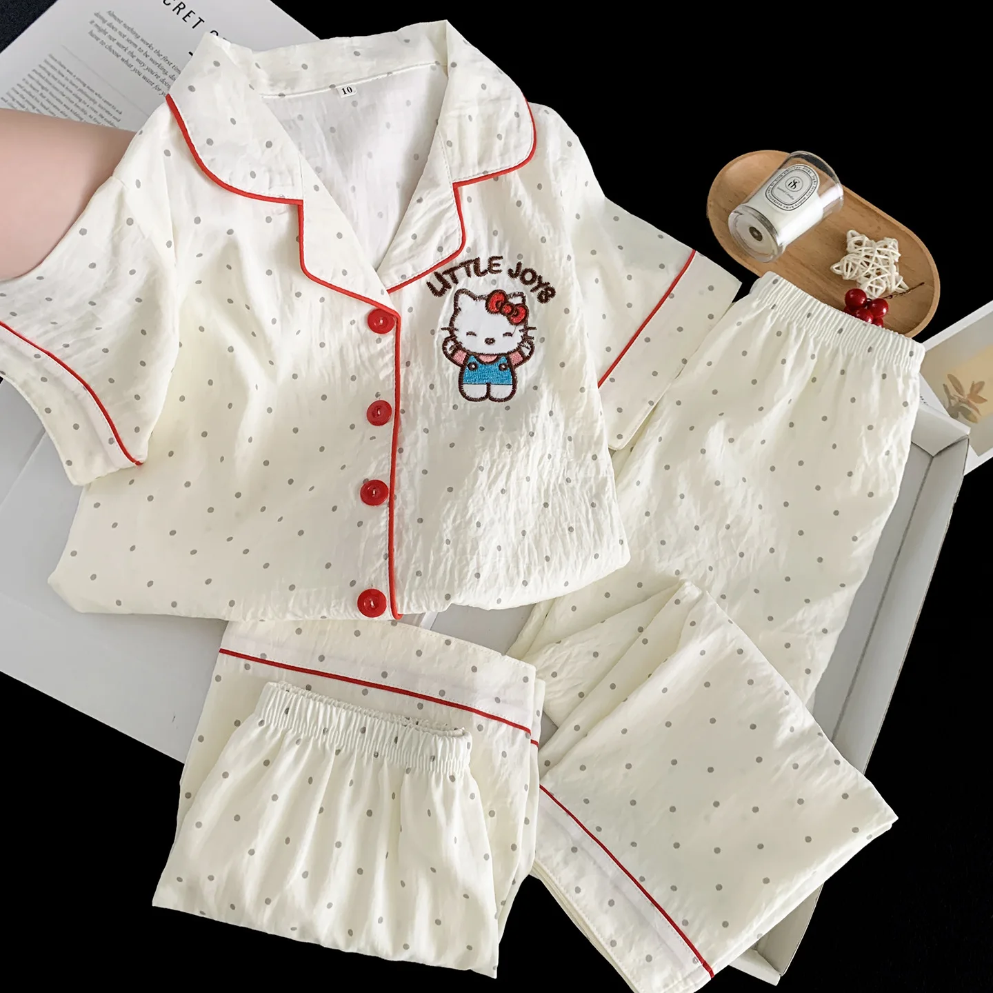 novos-pijamas-de-verao-para-meninas-com-tema-de-anime-conjunto-de-tres-pecas-sanrio-hello-kitty-camiseta-shorts-e-calcas-roupas-confortaveis-para-meninas-presentes