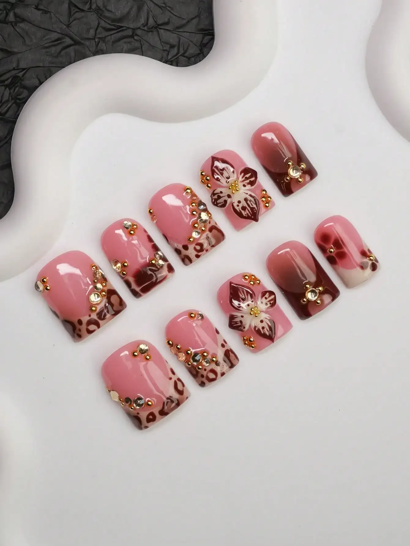

10pcs Square Shaped Handmade Nail Tips, Y2K Baddie Style, Nude & Brown Color Nails With French Edge, Engraving, Metal Beads, Leo