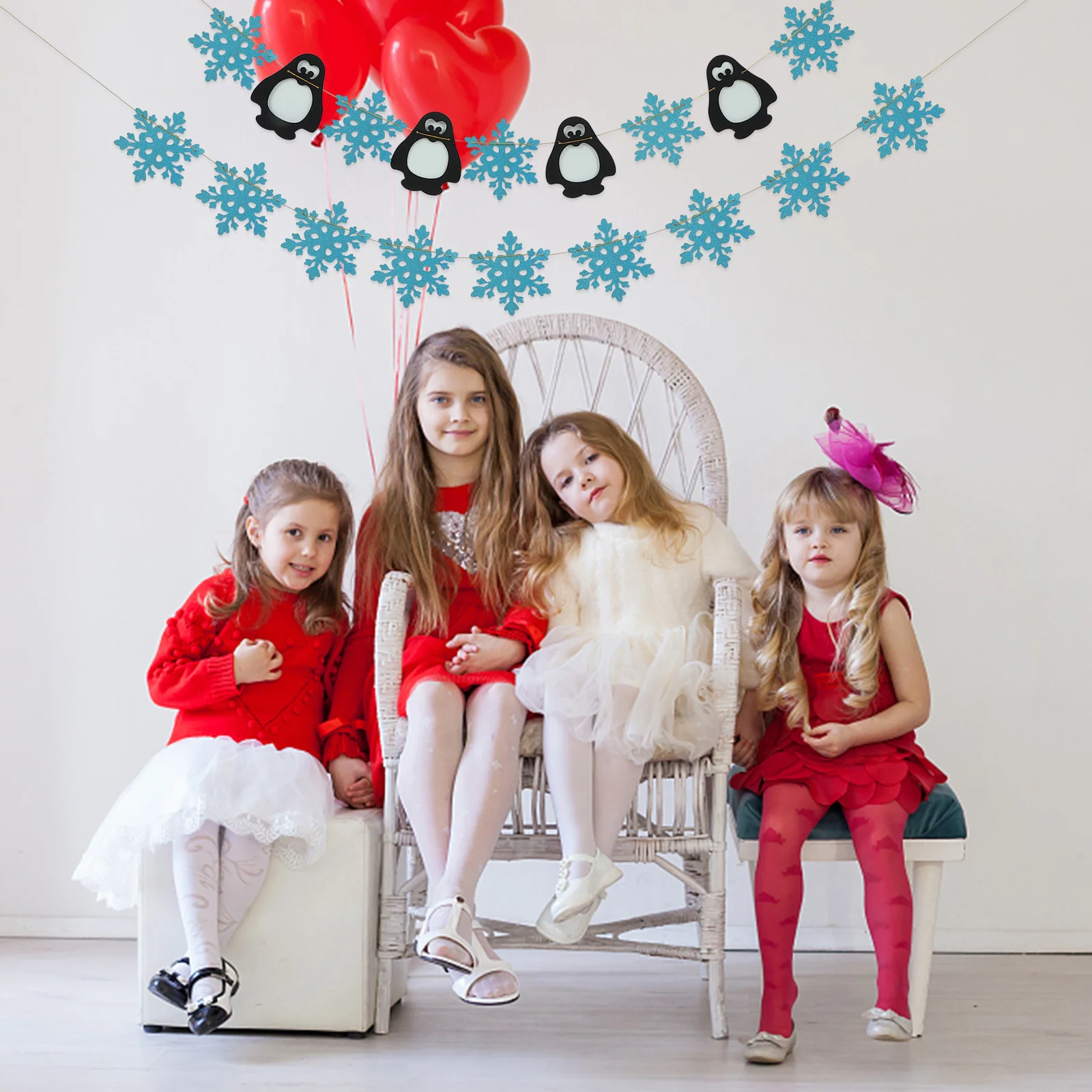 

2Pcs Christmas Snowflakes Party Banner Decorative Snowman Flags Photo Props Indoor Outdoor Tree Wall Hanging Adornment