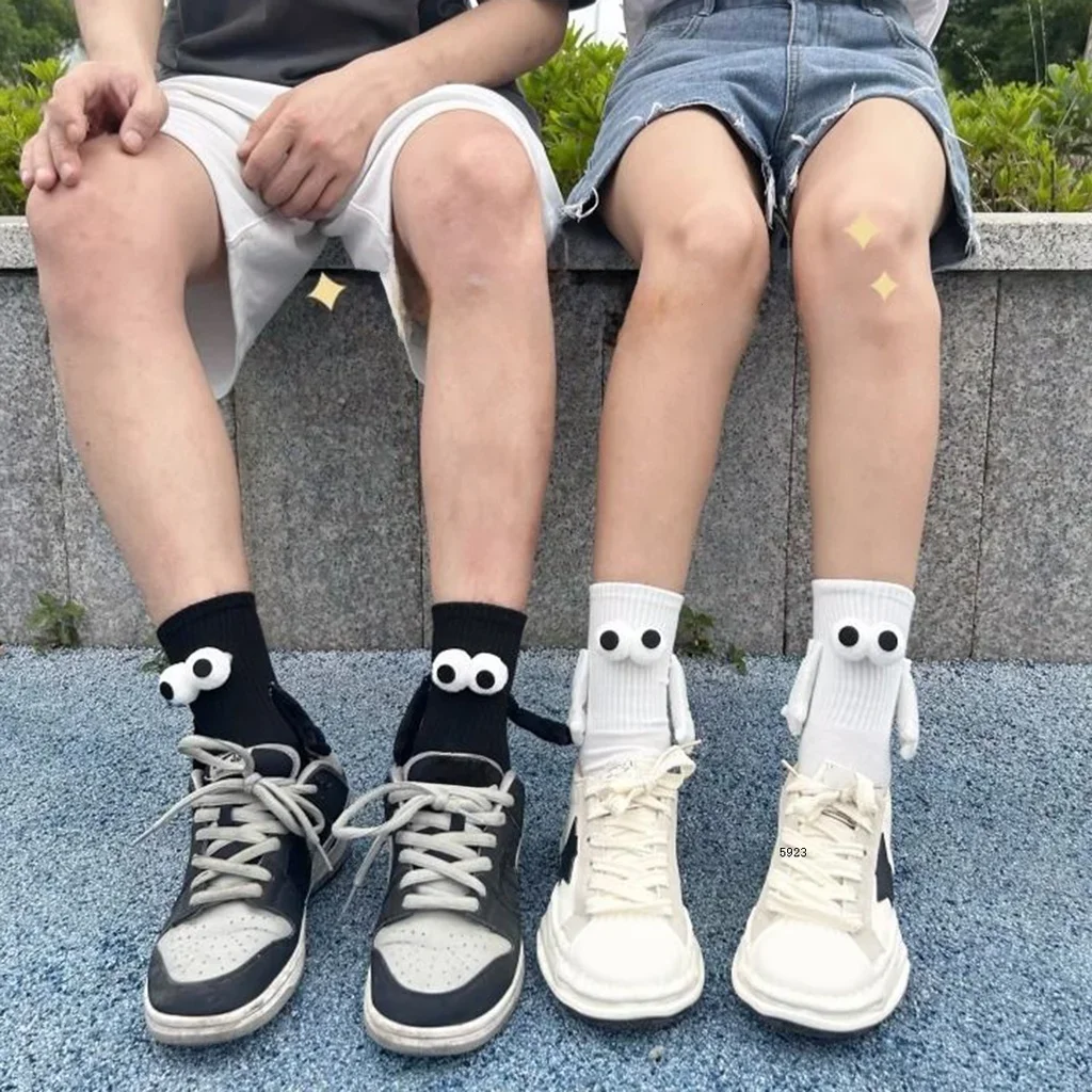 Funny Couples Holding Hands Sock Women Magnet Stereoscopic Doll Unisex Kawaii Cute Expression White Black Hold Hands Ankle Socks