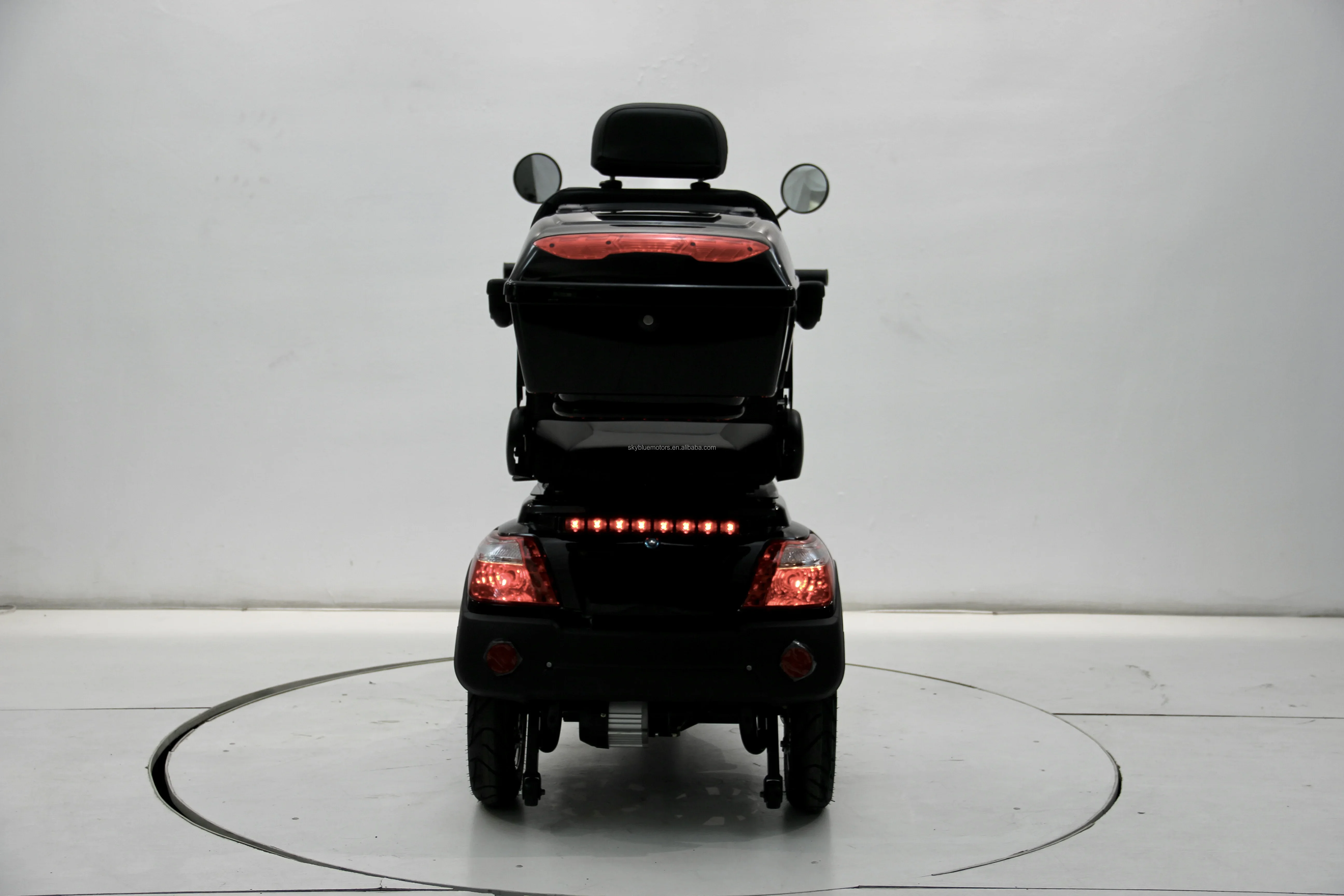 โรงงานขายร้อน 2025New ออกแบบ 3 ล้อไฟฟ้า Mobility Scoote มอเตอร์ที่มีประสิทธิภาพ Li-Ion ไฟฟ้าสกู๊ตเตอร์ความเร็วสูงสุด 25 กม./ชม.เลือก