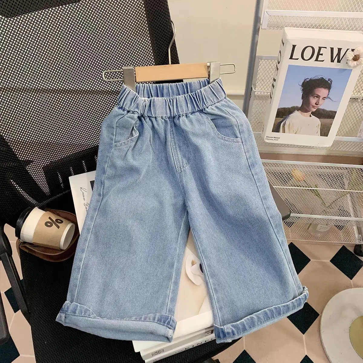 3-teiliges Set für Mädchen – ärmelloses Oberteil, Jeans-Unterziehshirt & weit geschnittene Hose, lässiges Kinderoutfit mit Patchwork-Design – Detail 4