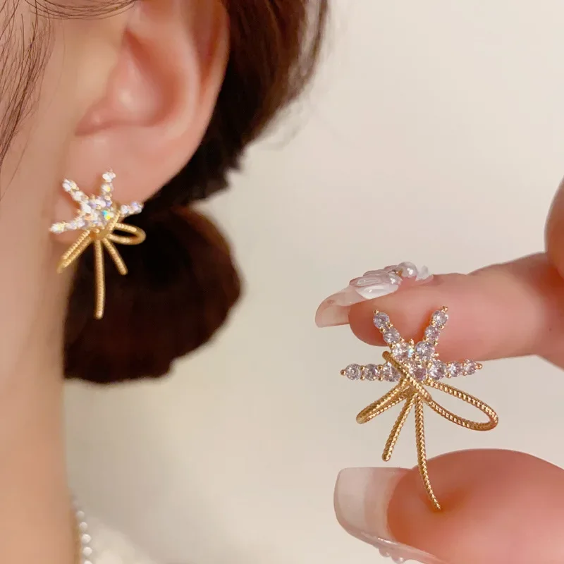 Korean Version Ribbon Snowflake Earrings S925 Silver Needle Exquisite Fashion Versatile Light Luxury Earrings for Girls.