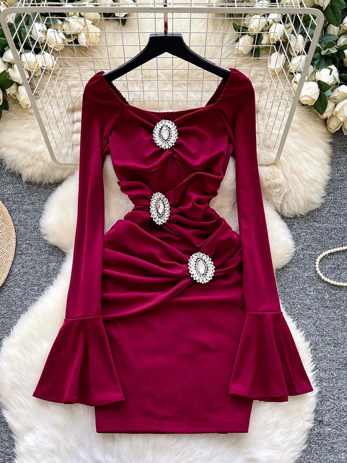 กระโปรงทรงบอดี้คอนเอวสูงผ้าโพลีเอสเตอร์ประดับเพชรพลีทเอวเข้ารูปทรงสลิมฟิตสำหรับงานกลางคืนของผู้หญิง