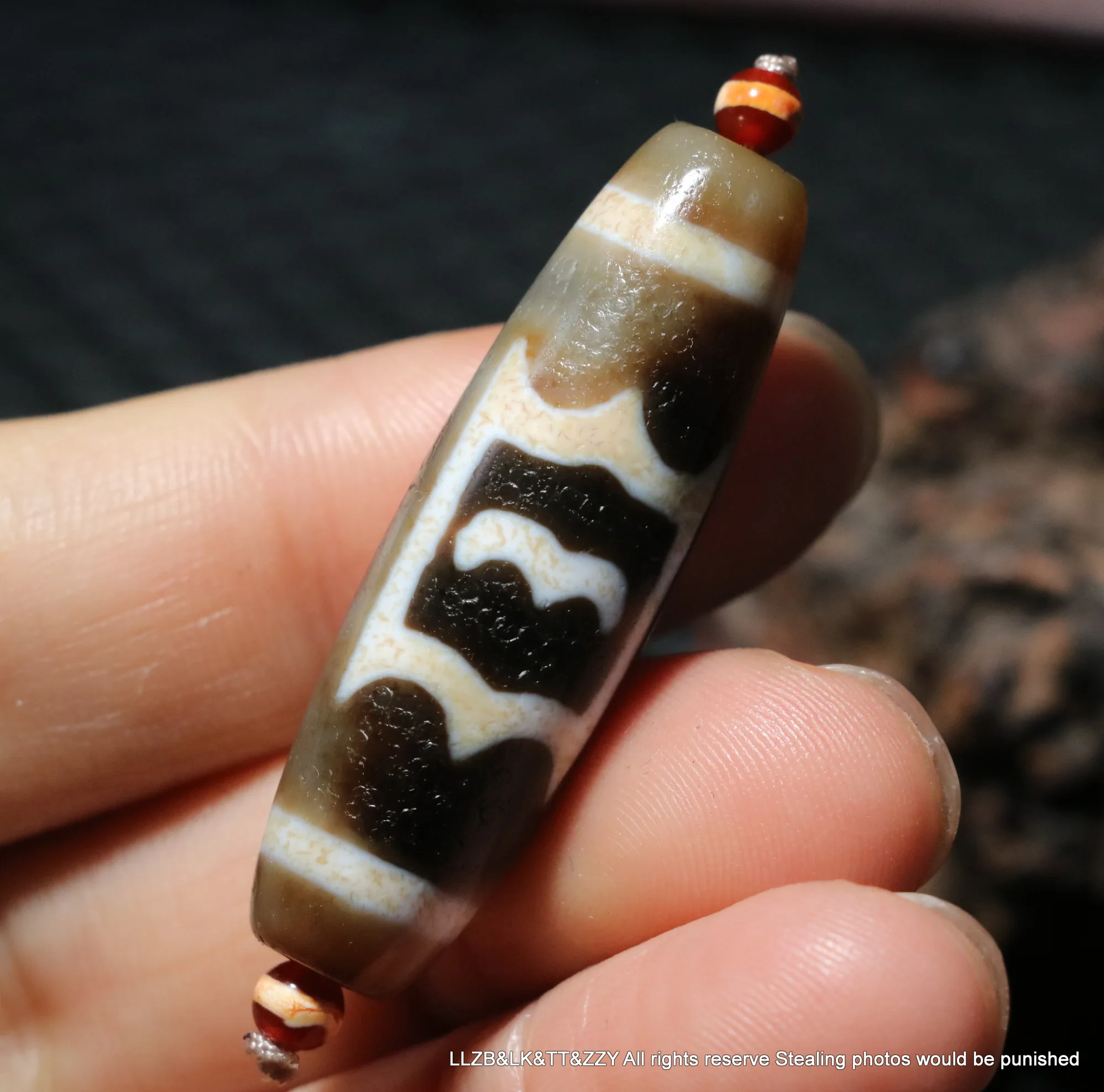 

Magic Power Tibetan Old Agate Oily Patina 2 Dapeng Bird Figure dZi Bead Amulet 3AA+ LKbrother Sauces Top Grade