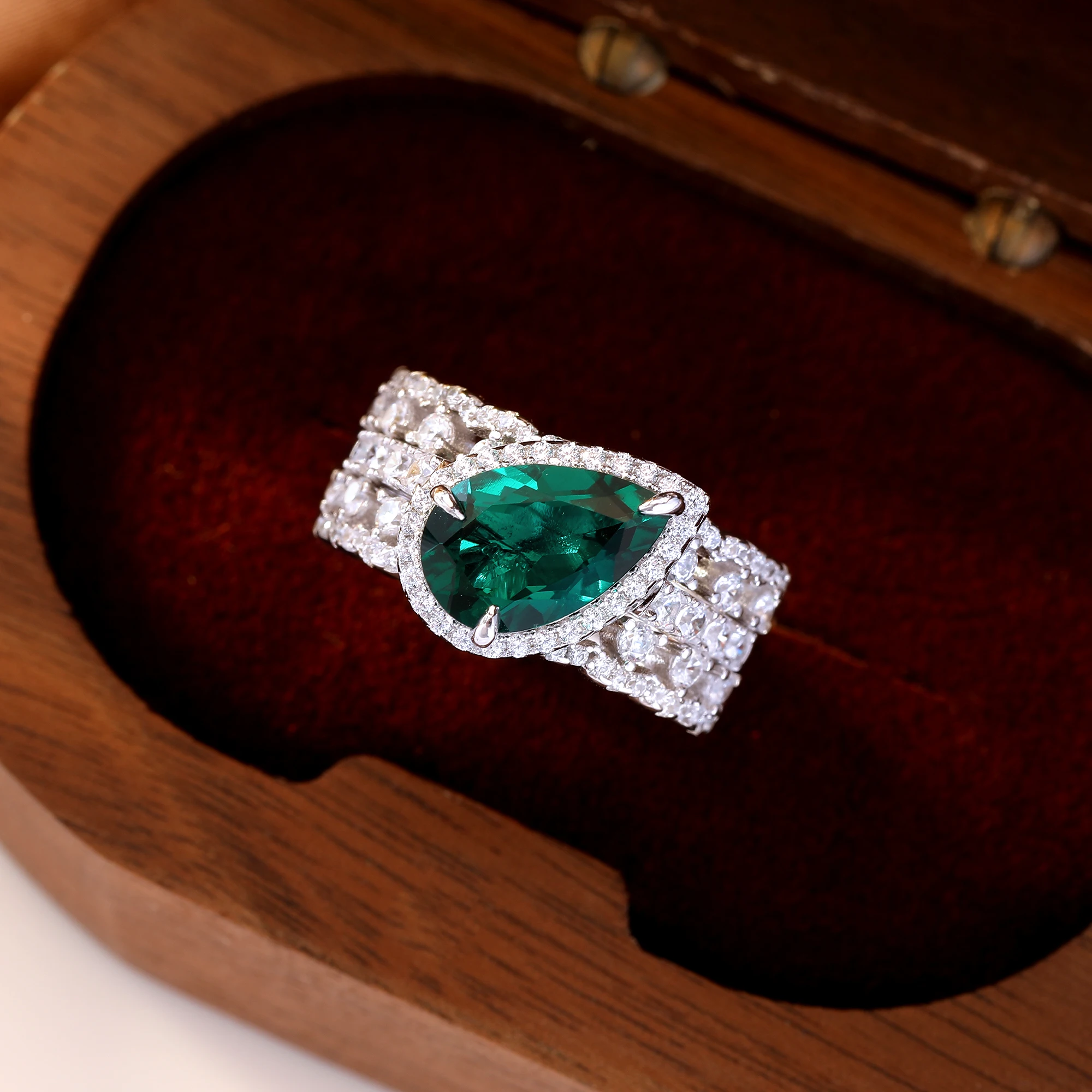 

Lab-grown Gemstone S925 Silver 7*11mm 1.88ct pear shape Emerald ring for women wedding gift jewelry