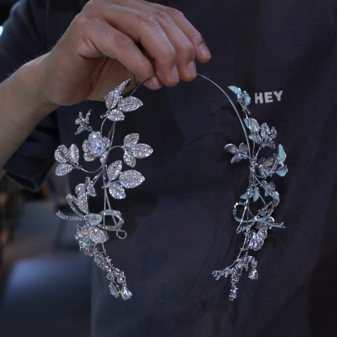 

Crystal Soft Flower Bridal Headband Evening Floral Design Tiara Elegant Bridal Hair Accessory for Brides