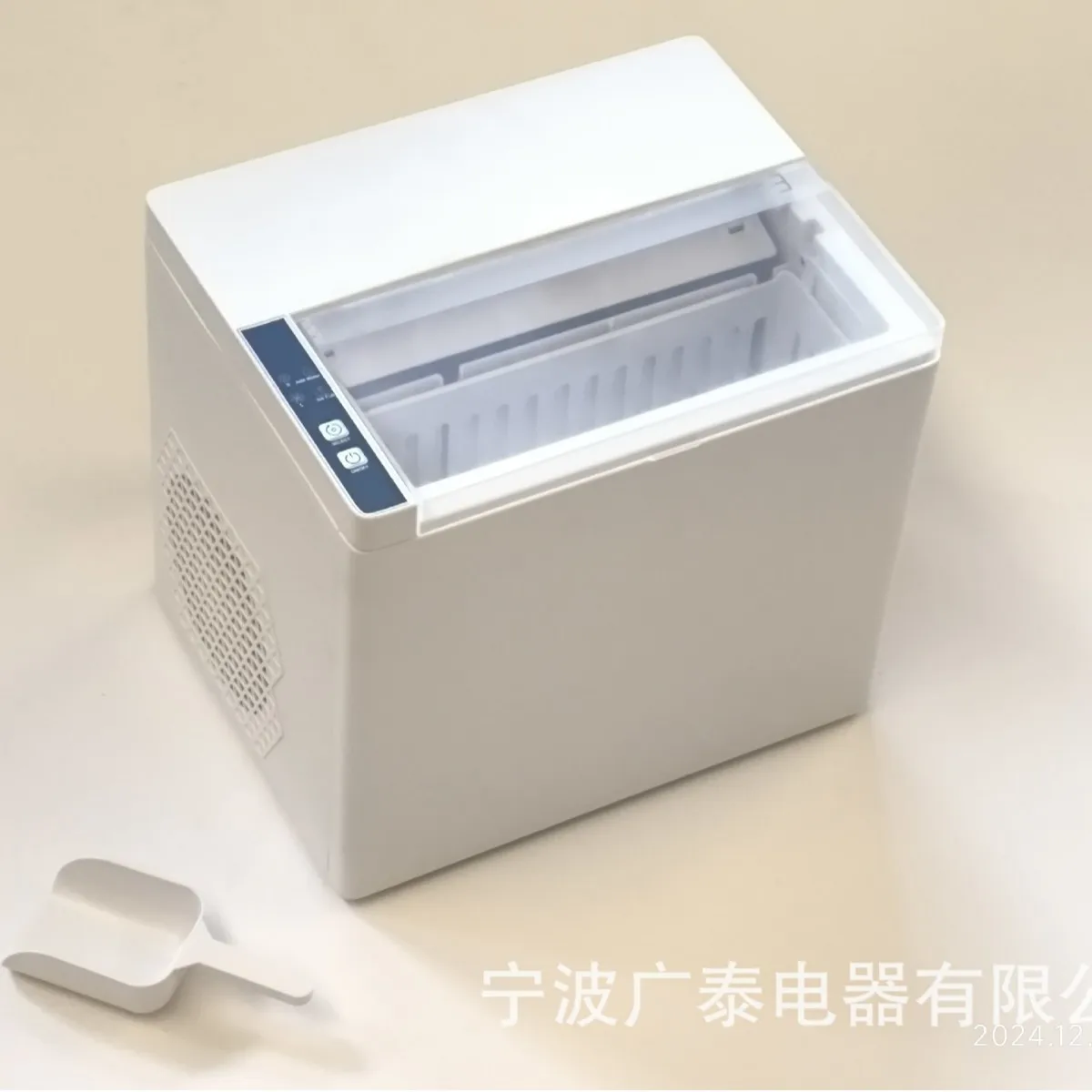 مناسبة لآلة صنع الثلج الصغيرة متعددة الوظائف عبر الحدود للتجارة الخارجية 110 فولت 220 فولت معيار الولايات المتحدة معيار بريطاني يورو