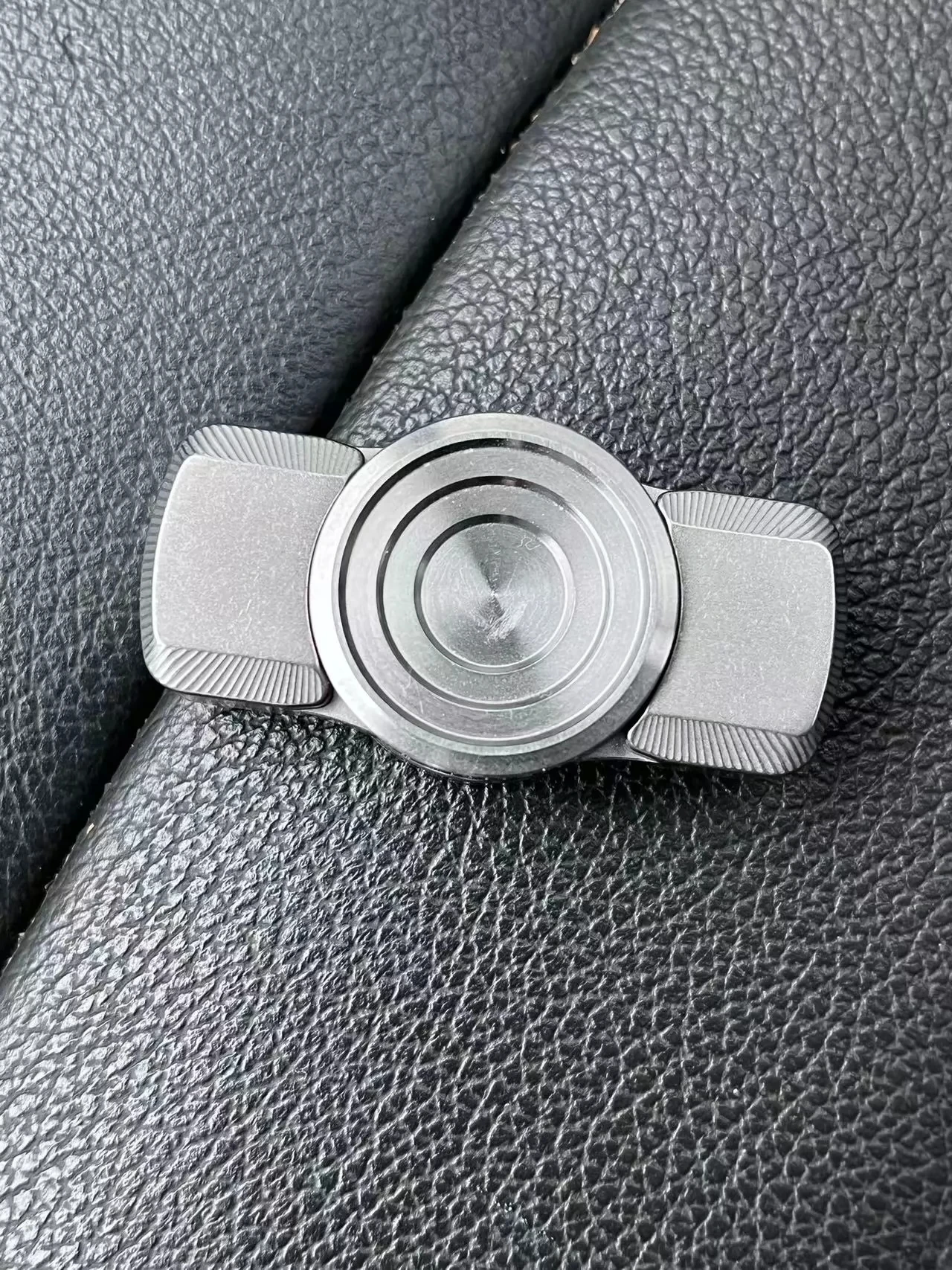 

Mod v2 gyroscope, titanium fingertip gyroscope EDC