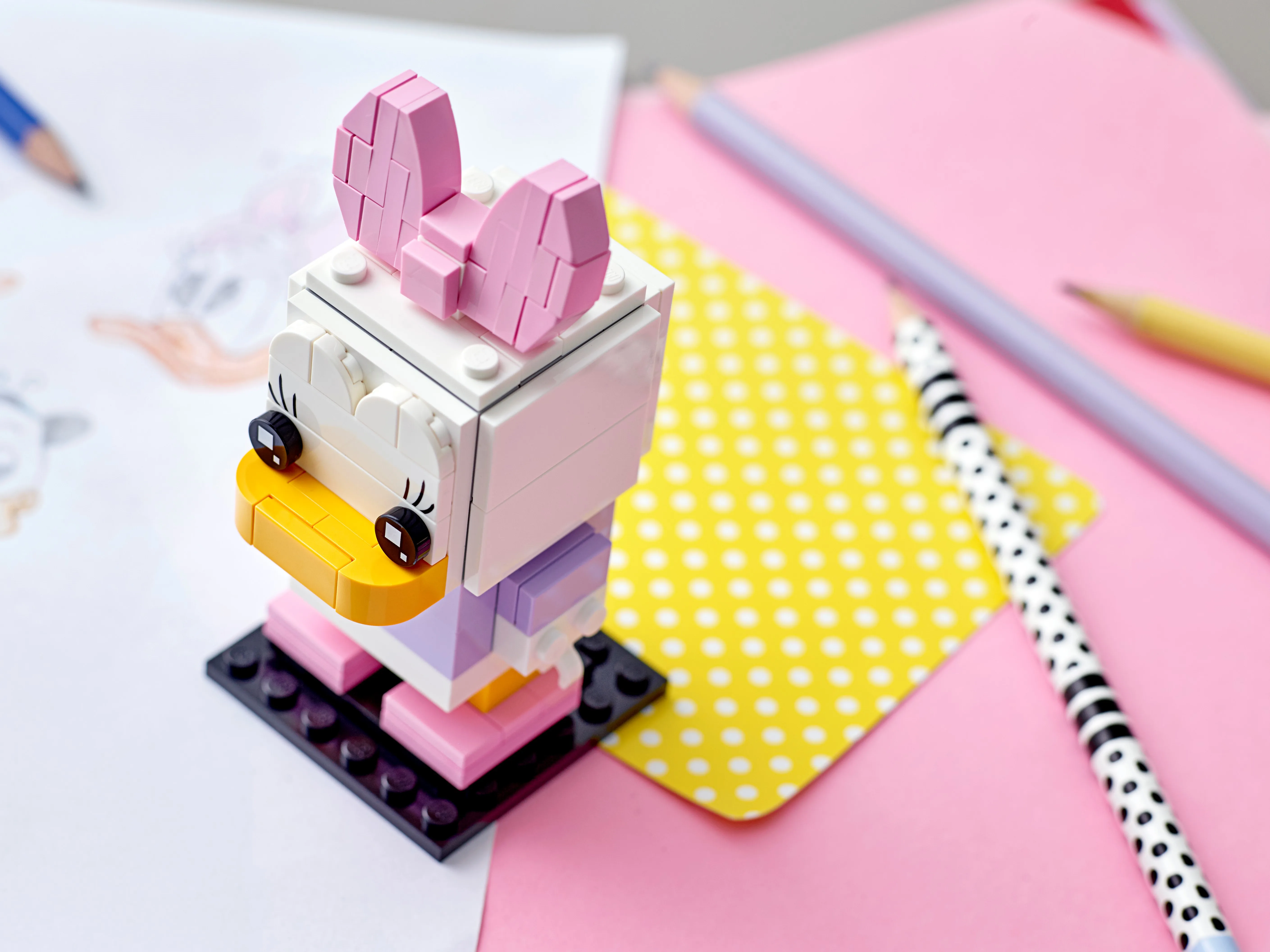 LEGO & BrickHeadz Daisy Duck Children Building Blocks Toys a buildable bow, printed detail on the torso Gift 40476 (110 Pieces)