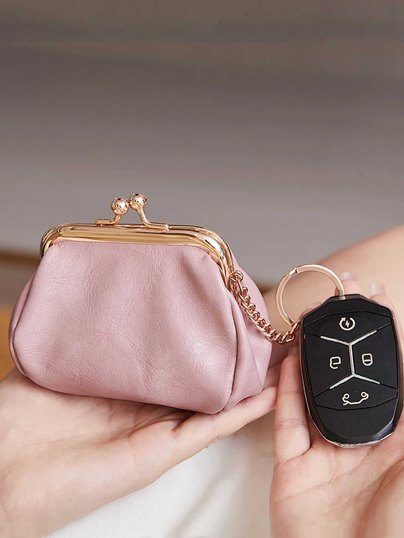 Retro mini compact and cute coin purse fashionable kiss lock small wallet women's solid color PU leather coin bag with keychain