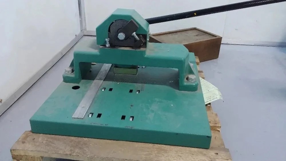 Manual license plate press