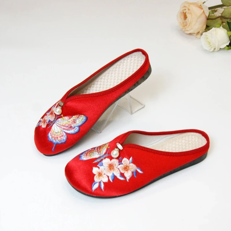 Woman Beautiful Butterfly Floral Embroidery Slippers Simple and Elegant Chinese Style Home Outdoor Casual Closed Toe Slippers