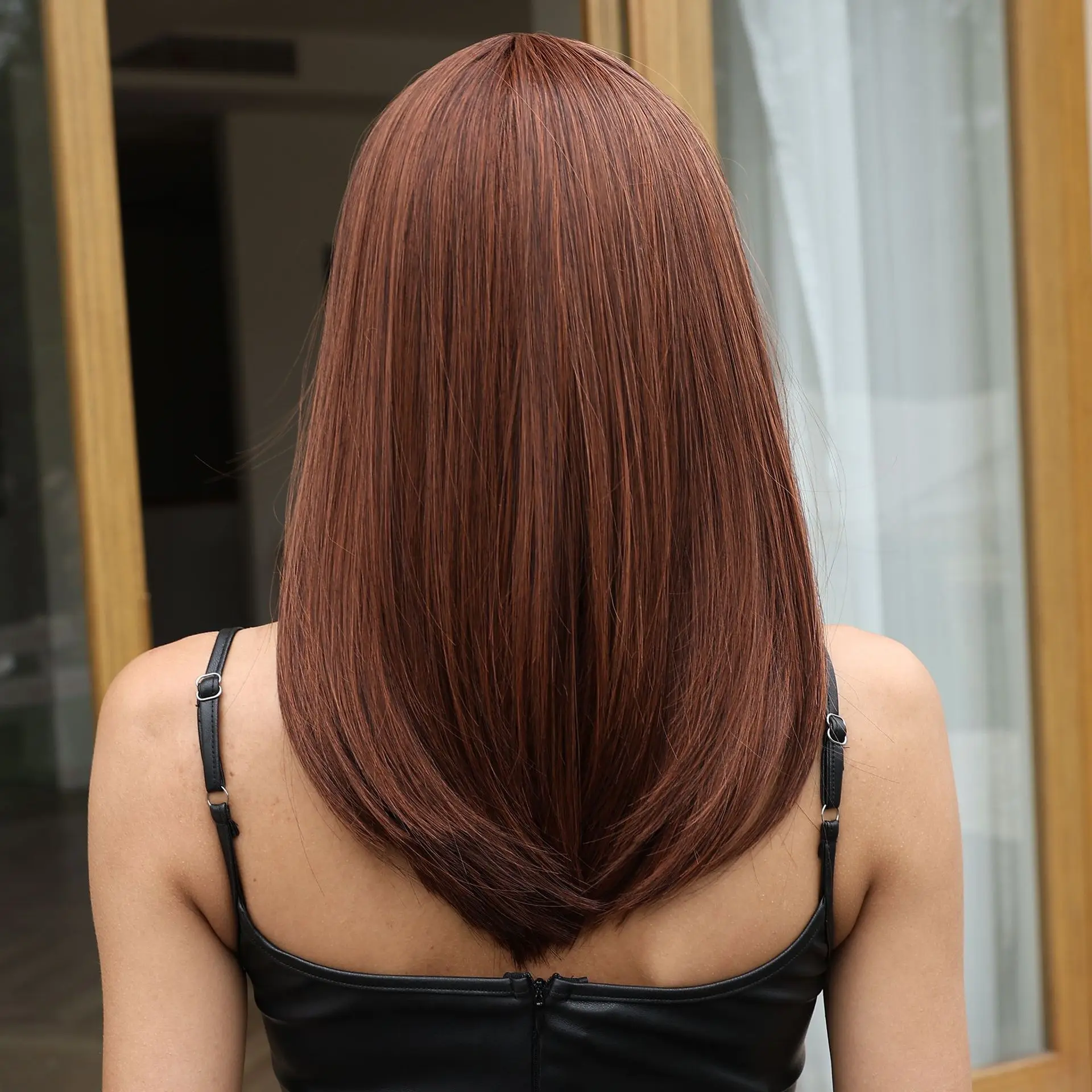 Рисунок 3 - Парик Коричнево-красный парик с прямыми волосами