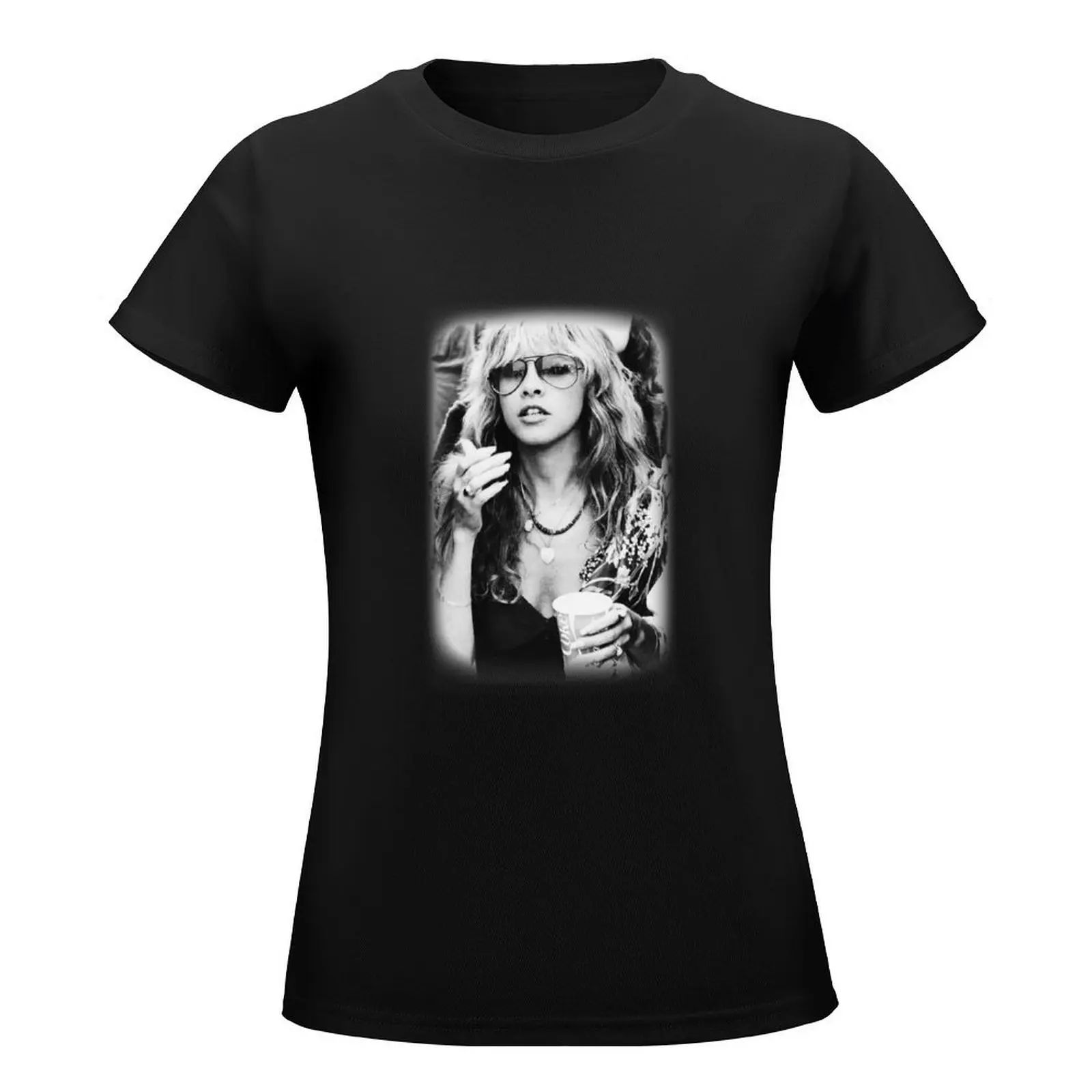 Stevie Nicks Smoking Young Vintage Fleet Mac T-Shirt kawaii clothes vintage clothes Female clothing Women's tee shirt