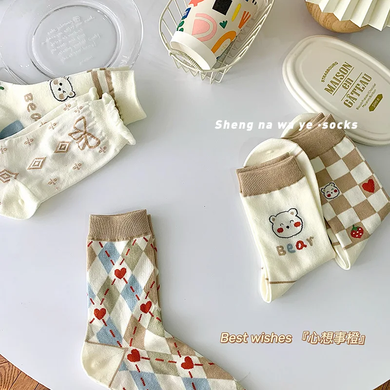 Spring and summer new beige socks love middle tube socks cartoon bear fashion cotton socks Lolita cute soft cotton socks