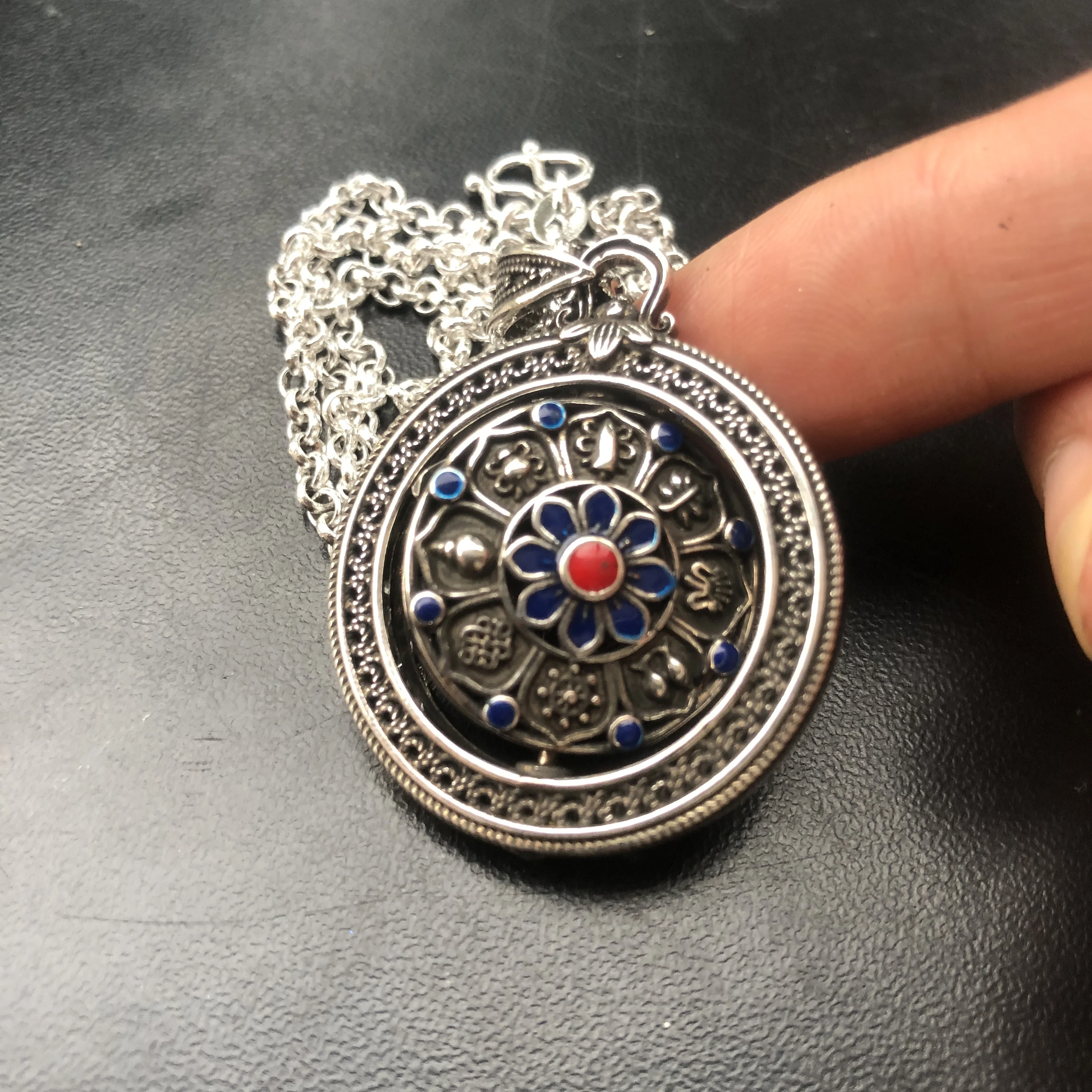 Rotatable Tibetan 8 Auspicious Symbols Pendant Enamel Lotus Filigree Alloy Vintage Ethnic Necklace Jewelry for Women