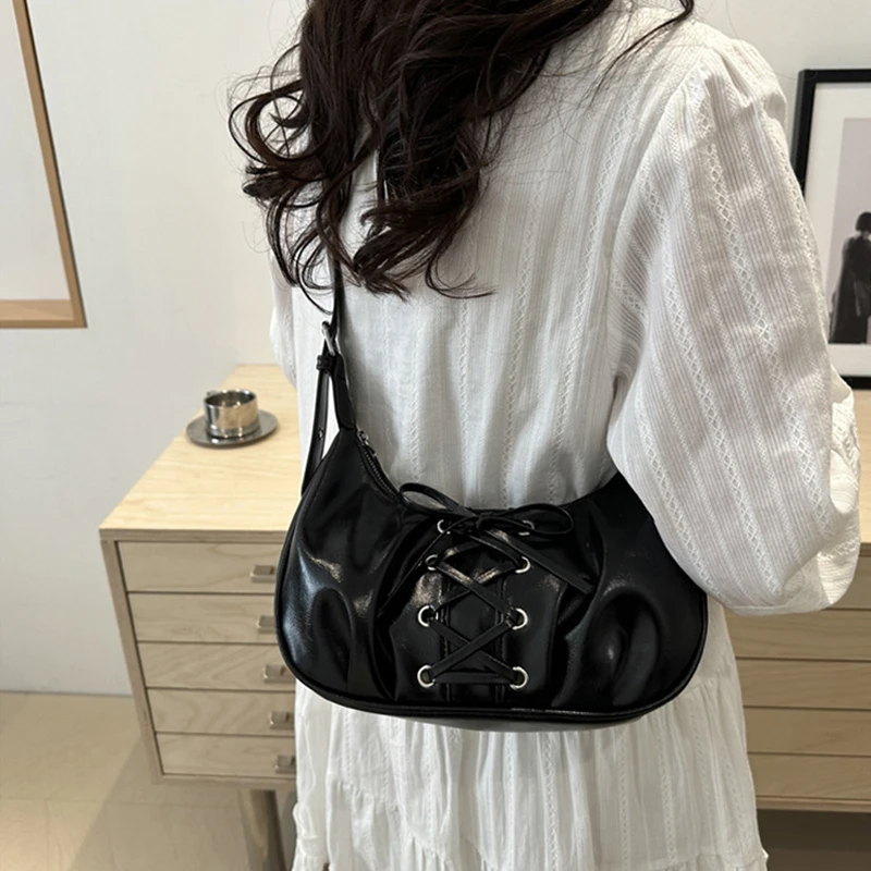 Schicke Schleifendesign Halbmond-Form Umhängetasche Y2K Vintage-Stil Hobo Handtasche für Damen Täglicher Gebrauch – Detail 8