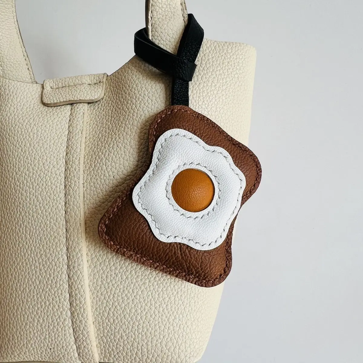 Handmade Leather Toast Bag Pendant Car Key Chain Pendant Pendant Ornament Cute Decorative Gift Hanging ornaments