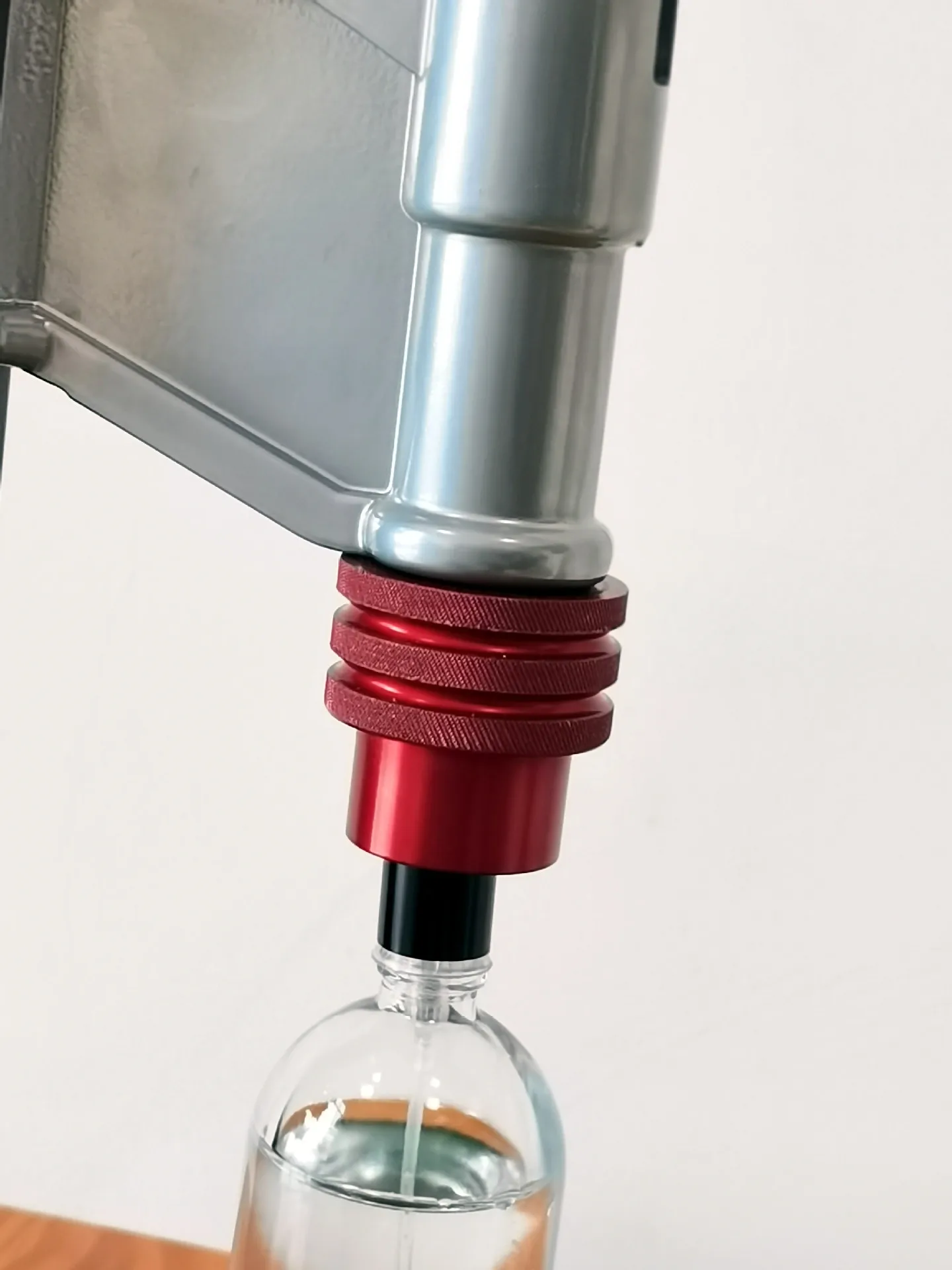 Plastic spray manual sealing machine sub-packaging perfume capper liquid packaging machine