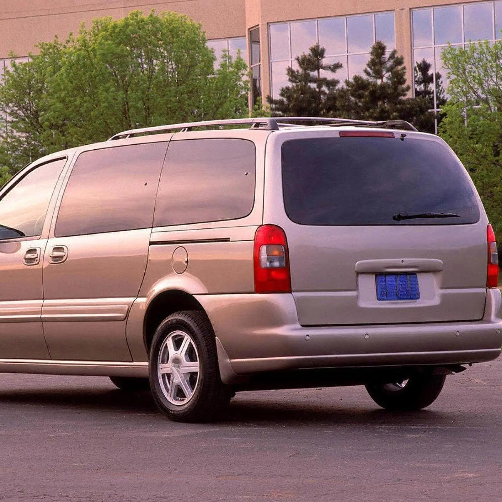 

Автомобильный высокий стоп-сигнал GM 2890108 Высокое крепление для Pontiac Montana 1999-2005 гг.