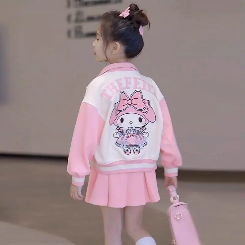 ملابس خريفية للفتيات من MINISO 2025 سترة بيسبول My Melody جديدة للأطفال وتنورة مطوية طقم مكون من ثلاث قطع للفتيات الصغيرات #3