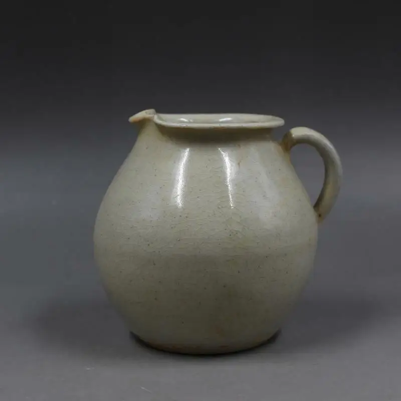 

Chinese Song Xianghu Kiln Crackle Porcelain Celadon Glaze Holding Pot